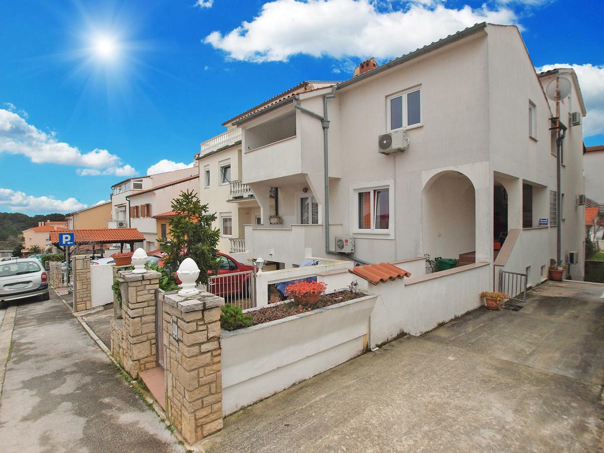 Apartment Vladimira 1569 Πούλα Εξωτερικό φωτογραφία