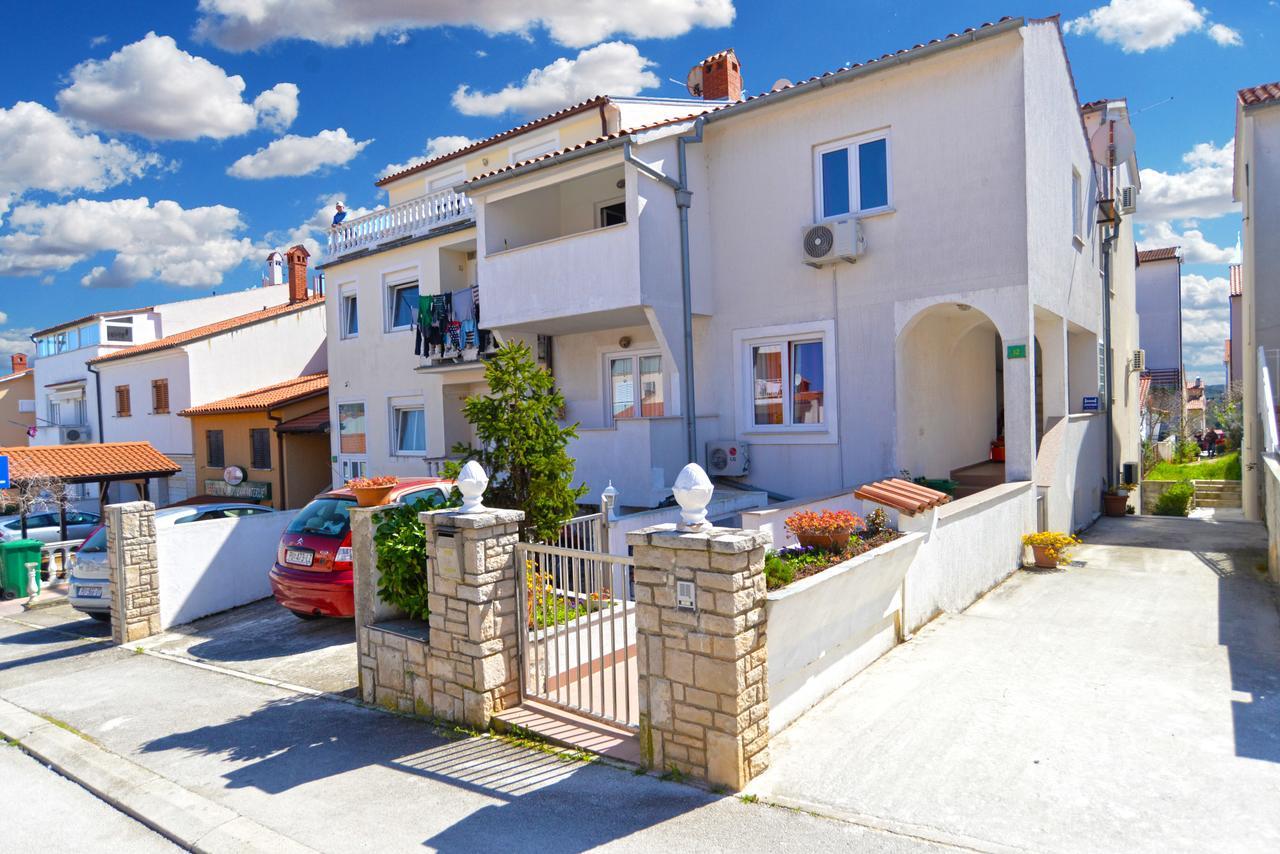 Apartment Vladimira 1569 Πούλα Εξωτερικό φωτογραφία